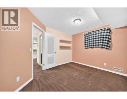 180 Hamptons Terrace NW - photo 40