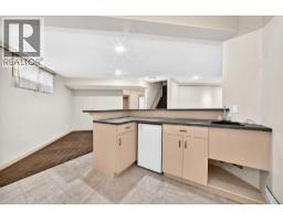 180 Hamptons Terrace NW - photo 37