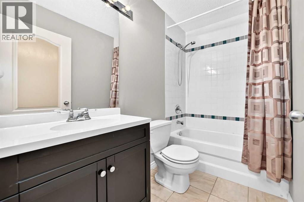 180 Hamptons Terrace NW - 38