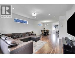 4pc Bathroom - 726 Redstone Drive Ne, Calgary, AB T3N1K9 Photo 10