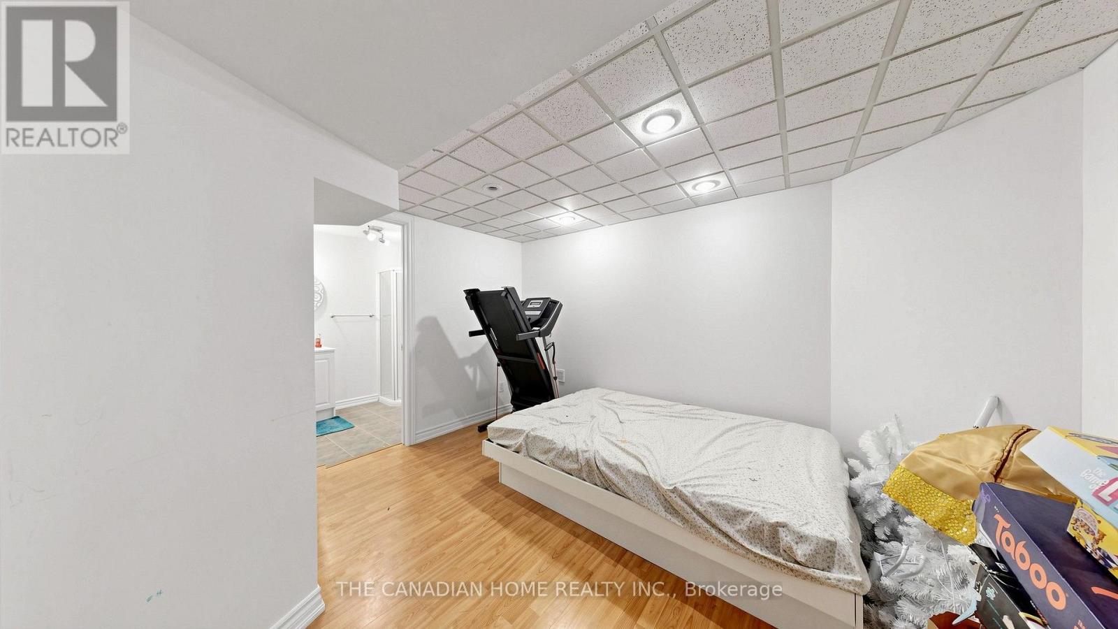 68 BANINGTON CRESCENT - 33