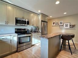 2535 Rosser Avenue, Brandon, MB R7B0E8 Photo 9
