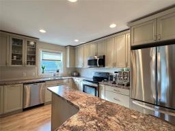 2535 Rosser Avenue, Brandon, MB R7B0E8 Photo 10