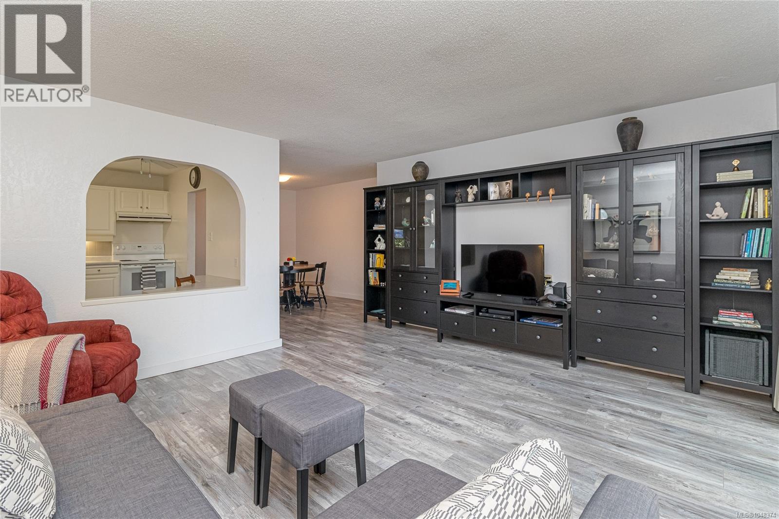 #212 1545 Pandora Ave - 1