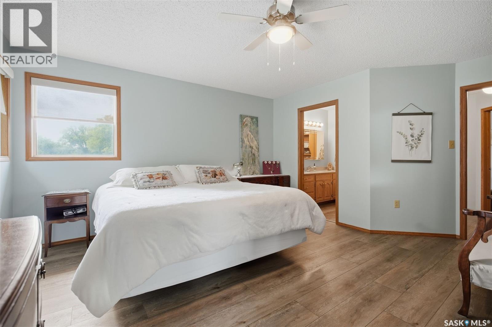 504 3rd STREET E - 23