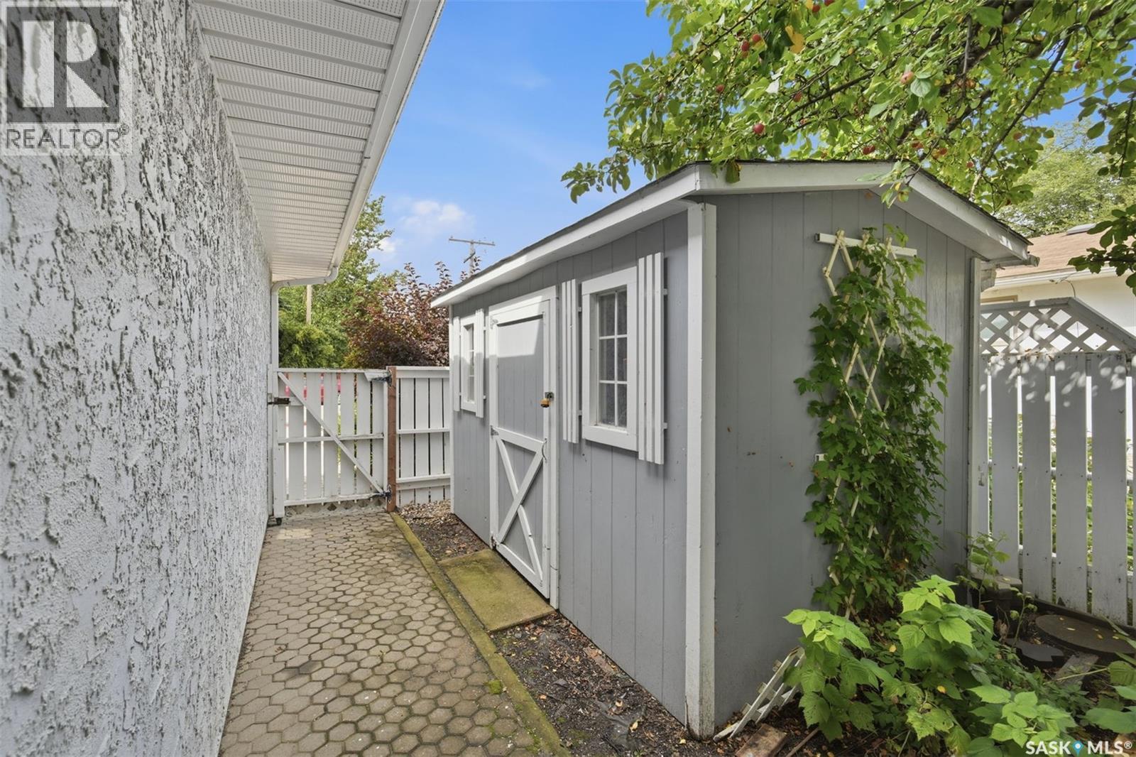 504 3rd STREET E - Image 45