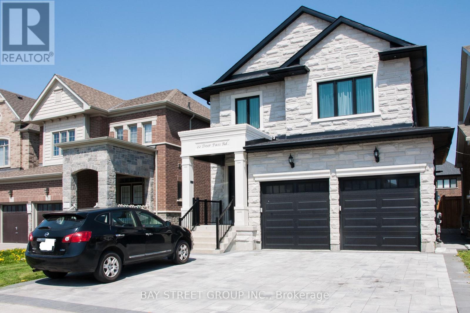 #UNIT 2 22 Deer Pass Road, East Gwillimbury (Sharon), Ontario, L9N0L6, East Gwillimbury (Sharon), Ontario — photo 1 of 5