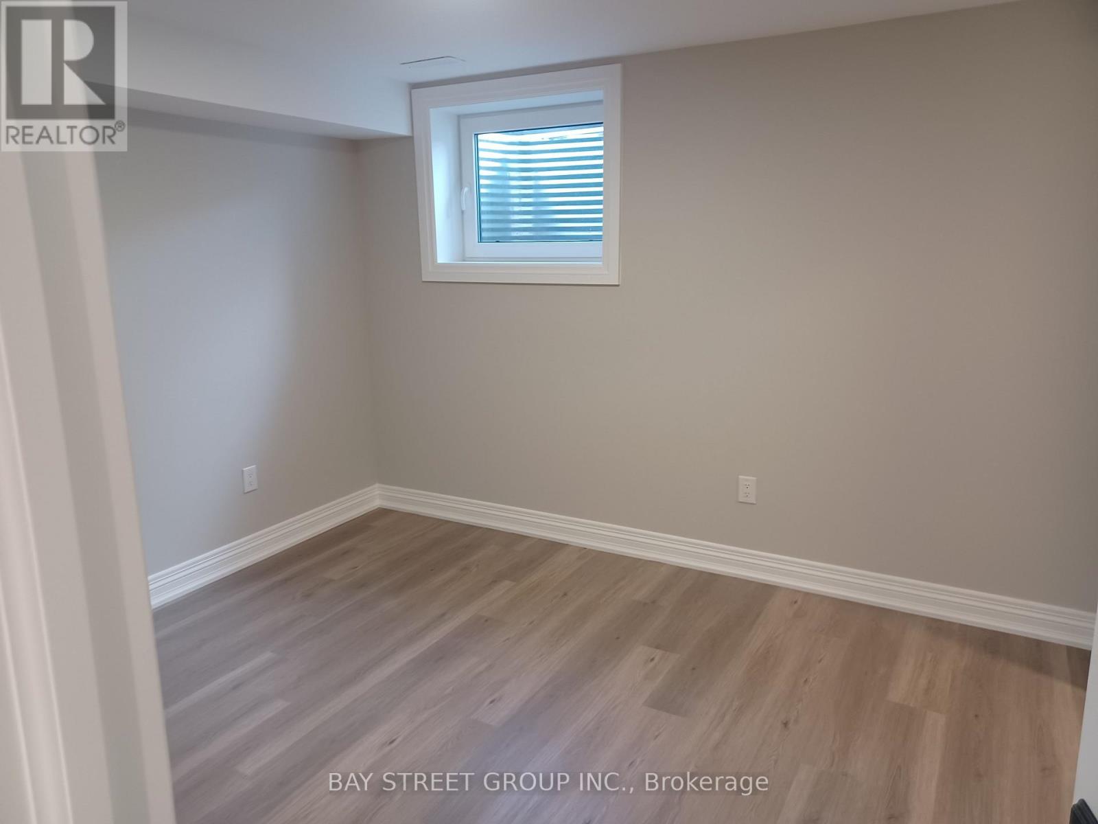 #UNIT 2 22 Deer Pass Road, East Gwillimbury (Sharon), Ontario, L9N0L6, East Gwillimbury (Sharon), Ontario — photo 2 of 5