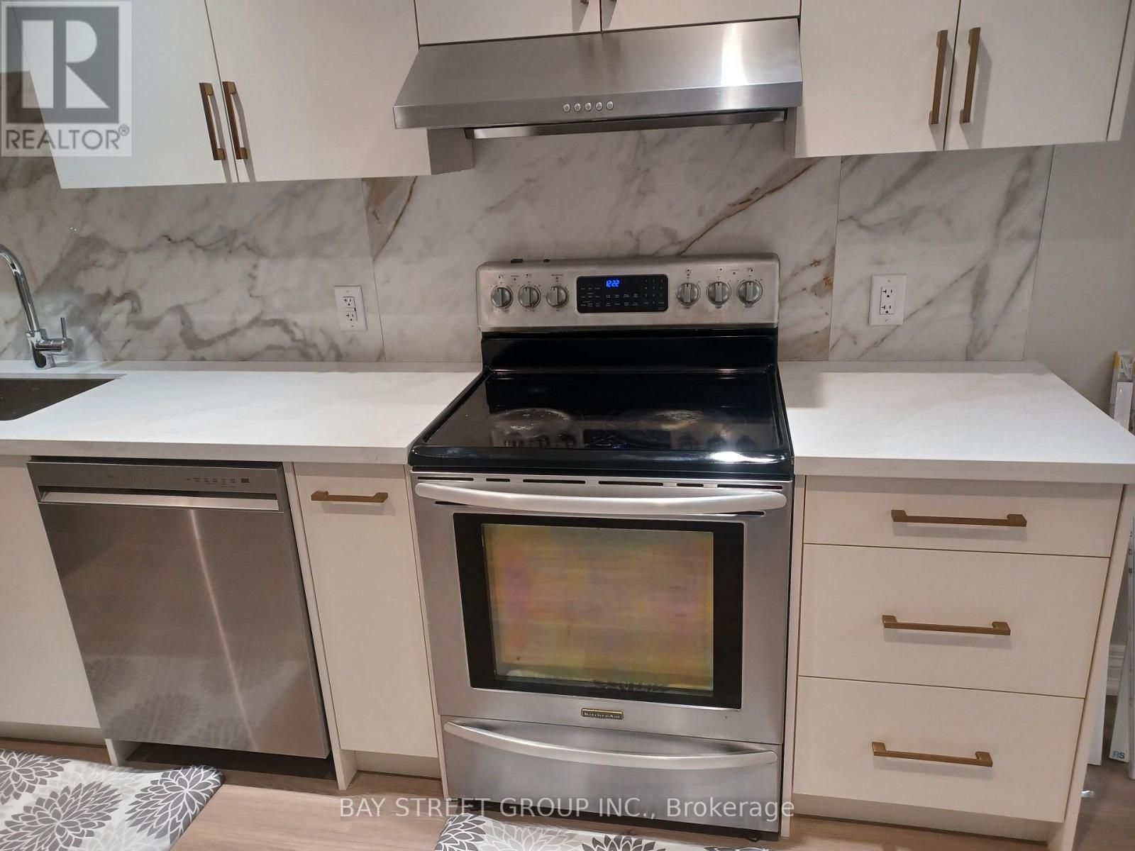 UNIT 2 - 22 DEER PASS ROAD, East Gwillimbury (Sharon) — photo 9