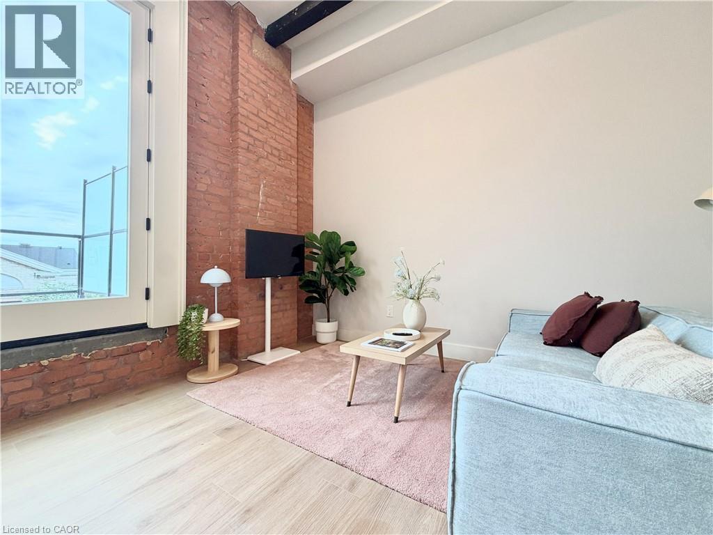 #211 56 YORK Boulevard, Hamilton, Ontario, L8R2M9, Hamilton, Ontario — photo 3 of 5