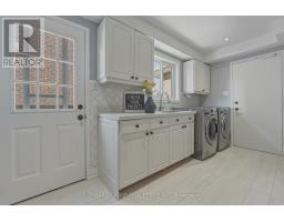 Kitchen - 10 Whitmore Court, Brampton, ON L6Z2A5 Photo 13