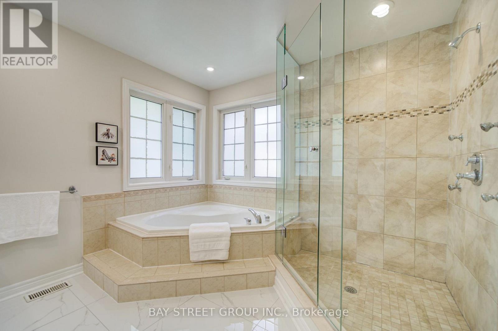 2422 HERTFORDSHIRE WAY - 31