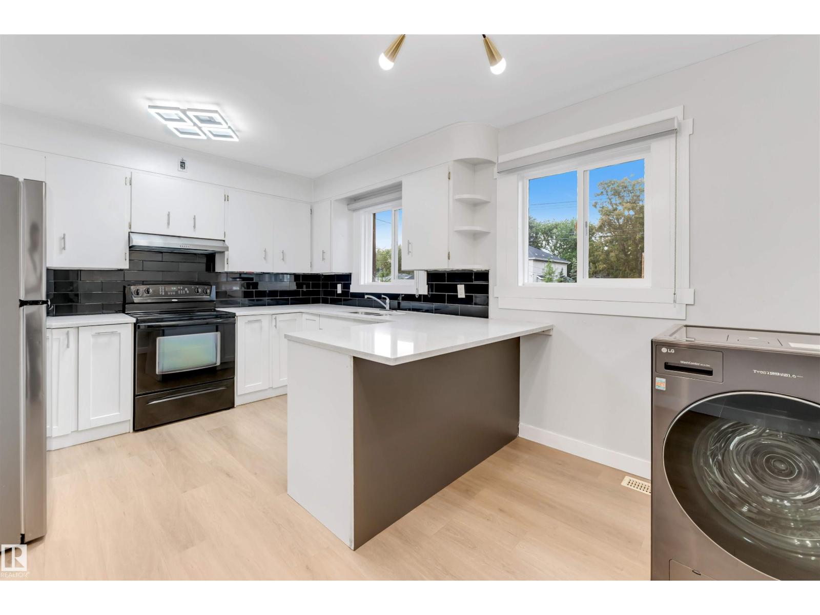 7928 82 AV NW - Image 12
