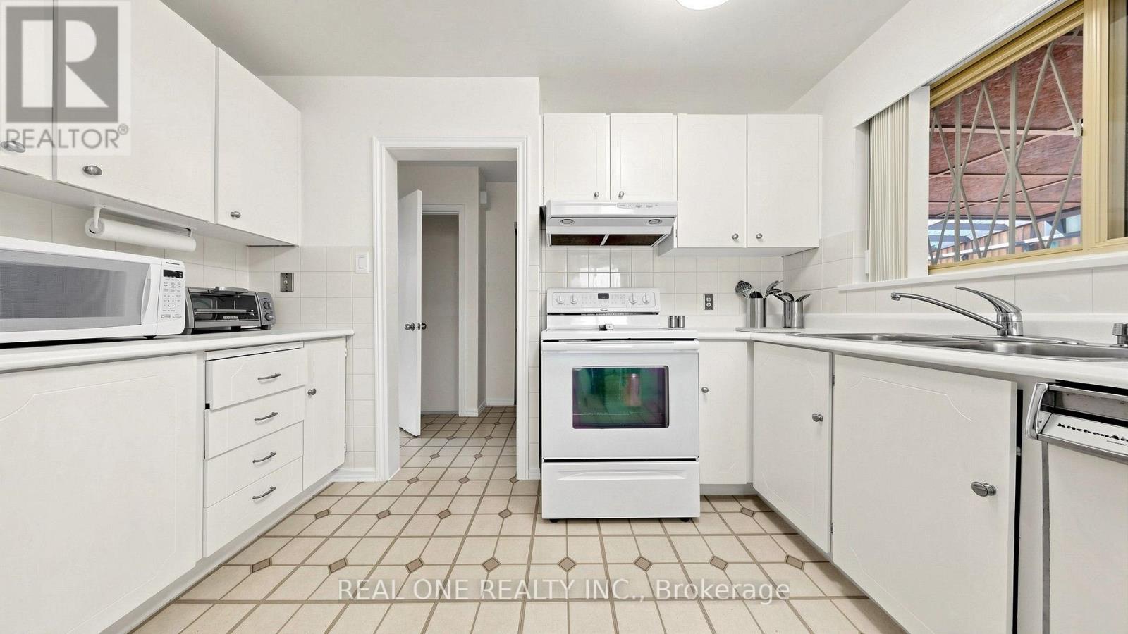19 NYMARK AVENUE - 12
