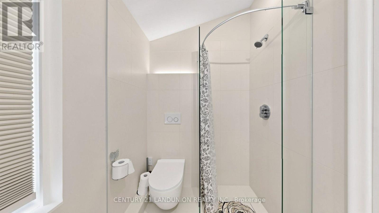 23 BENLEIGH DRIVE - 17