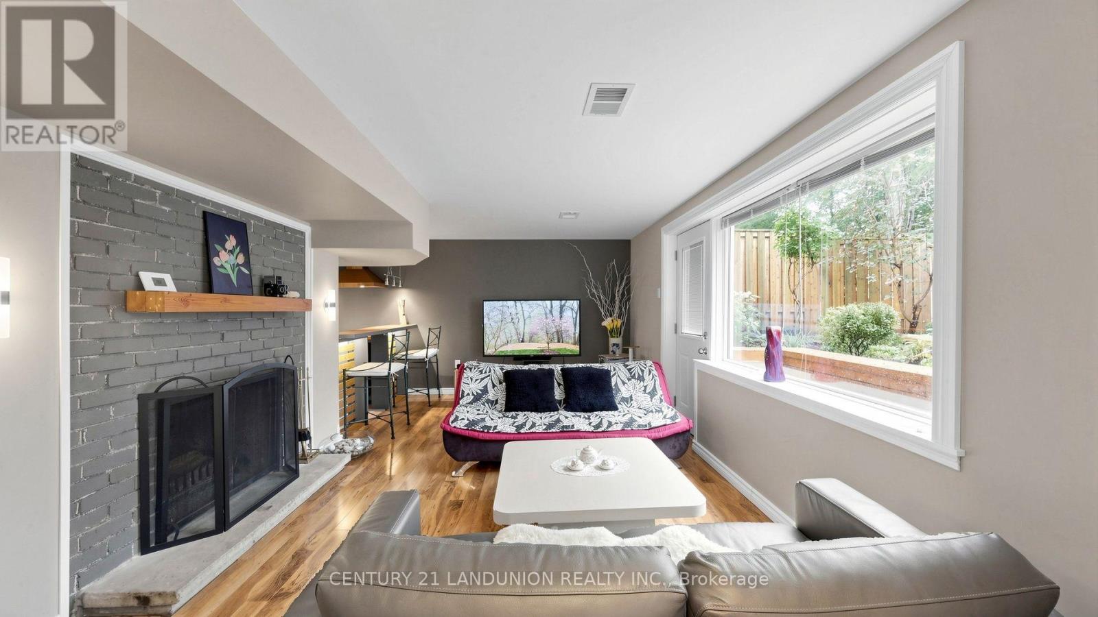 23 BENLEIGH DRIVE - 18