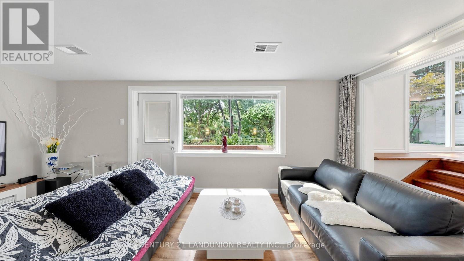 23 BENLEIGH DRIVE - 19