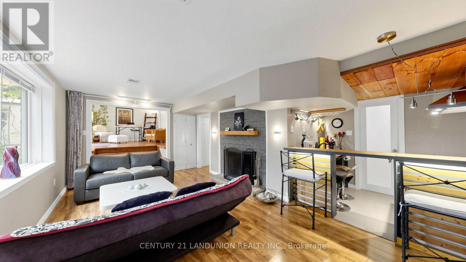 23 BENLEIGH DRIVE - 20