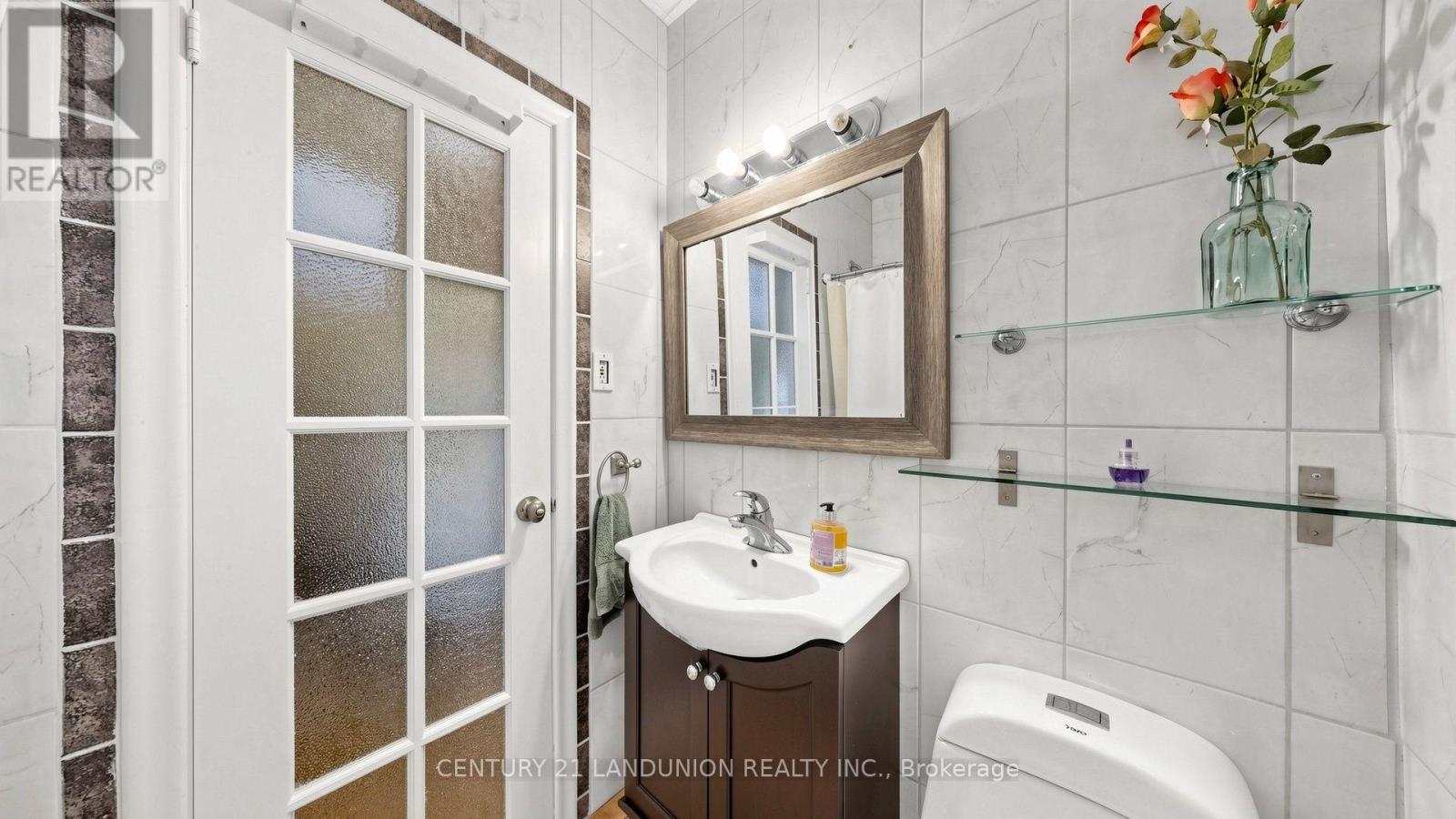 23 BENLEIGH DRIVE - 24