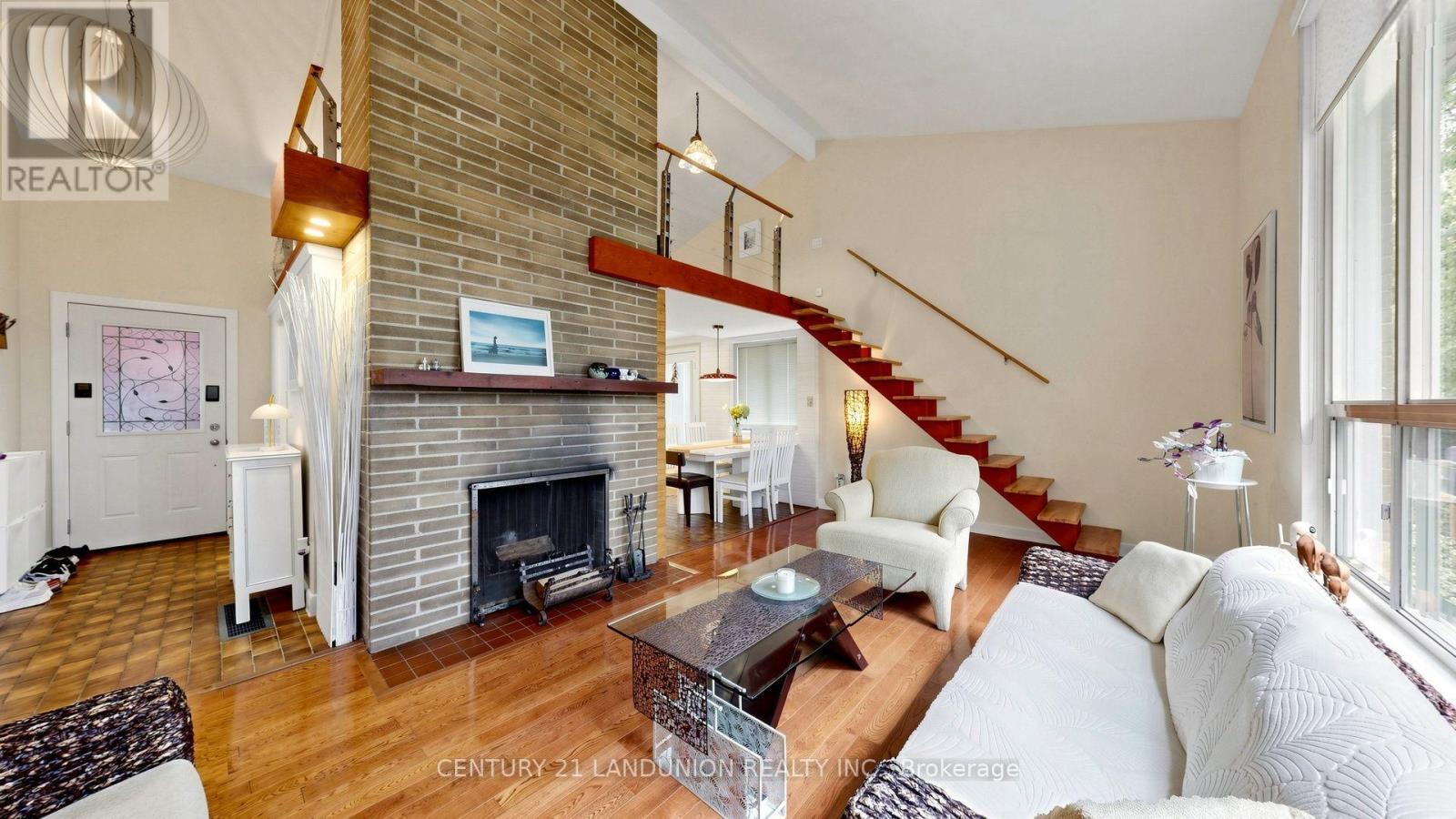 23 BENLEIGH DRIVE - 7