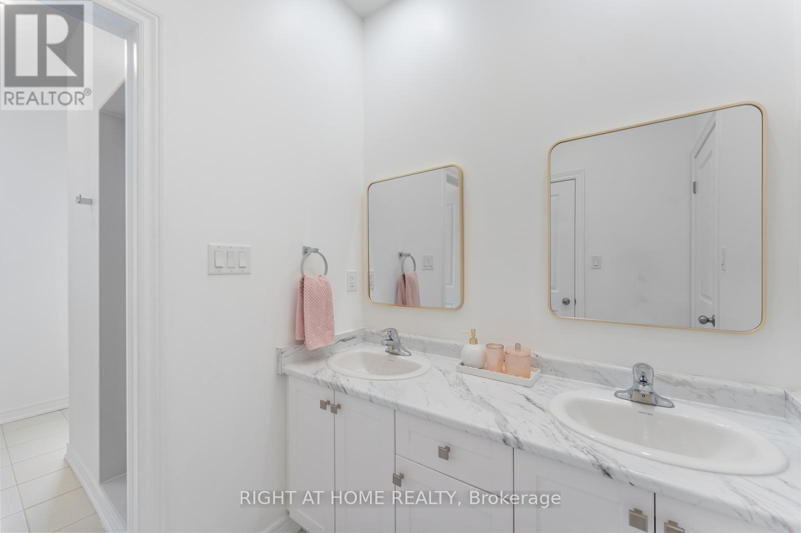42 ALISTAIR CRESCENT - Image 33