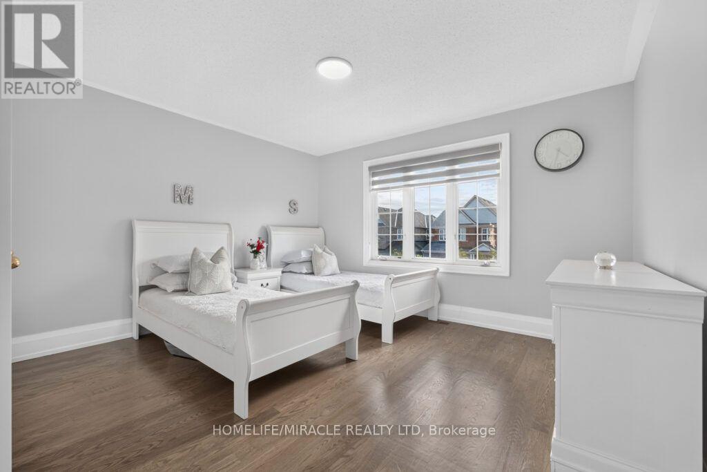 109 VIPOND WAY - 35