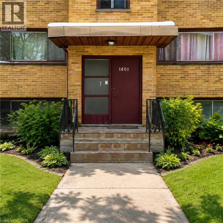 1 Bed, 1 Bath Apartment for Rent in London – 1801 PARK Avenue Unit# 1, London - Image 3