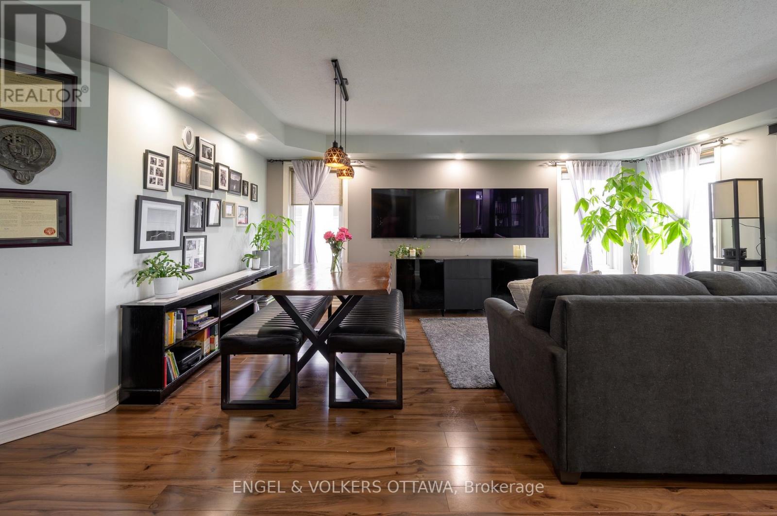 #7 50 BARNSTONE DRIVE - 13