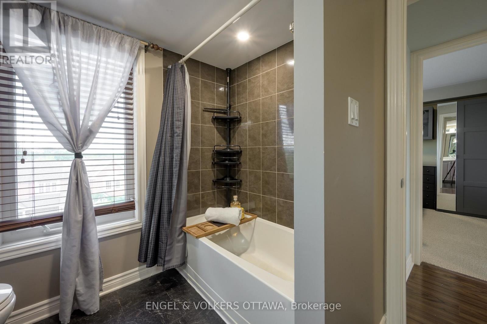 3 Bed, 2 Bath House for Sale in Ottawa – 7 – 50 BARNSTONE DRIVE, Ottawa – MLS# X13748366 - Image 26