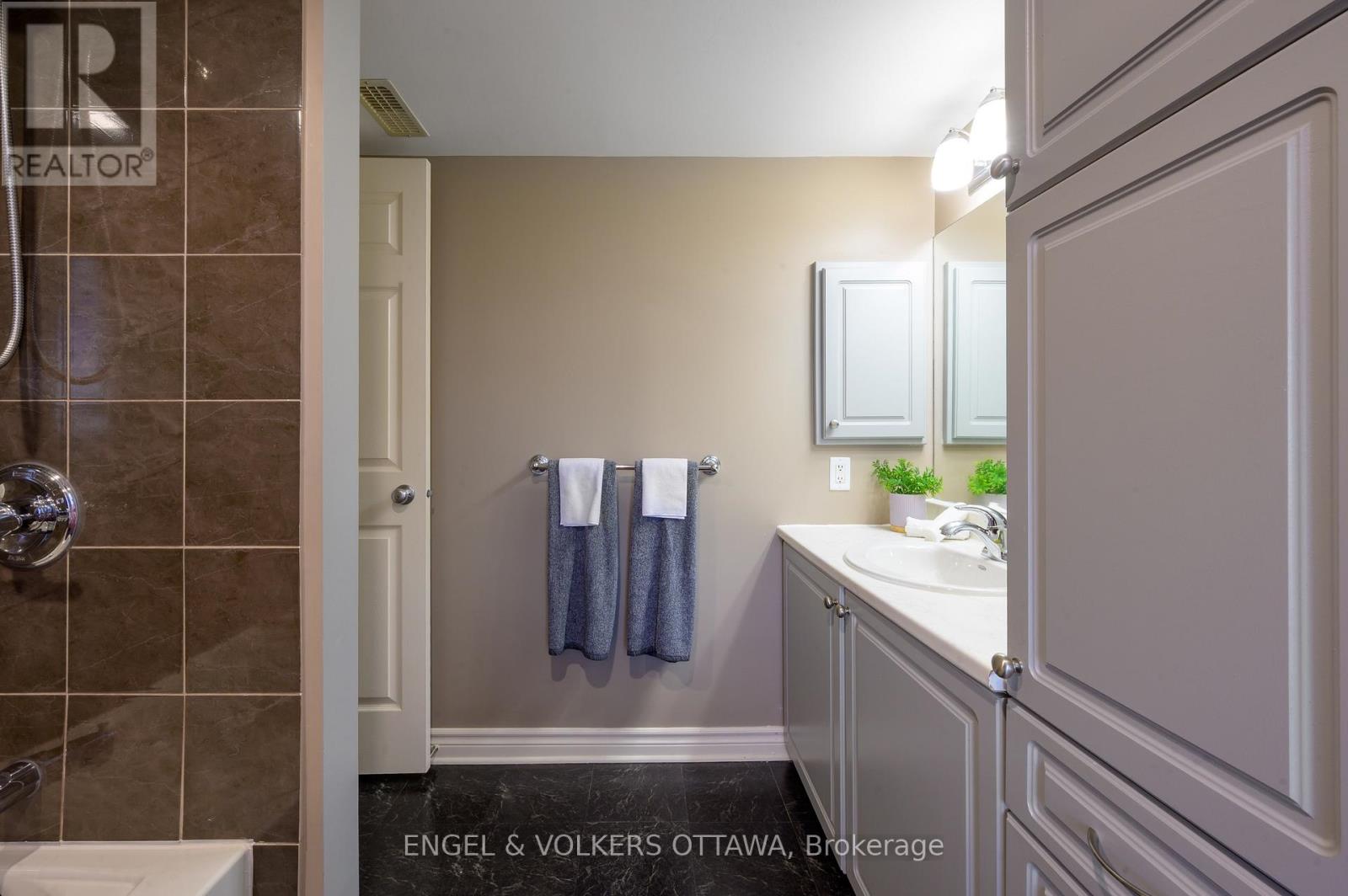3 Bed, 2 Bath House for Sale in Ottawa – 7 – 50 BARNSTONE DRIVE, Ottawa – MLS# X13748366 - Image 27