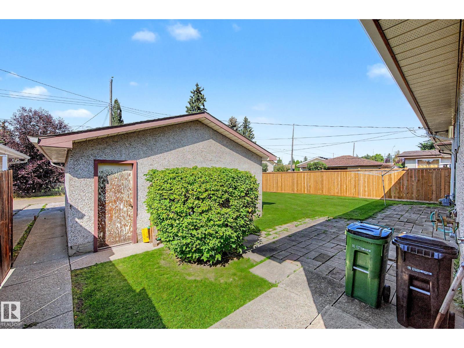 6720 95 AV NW - Image 30