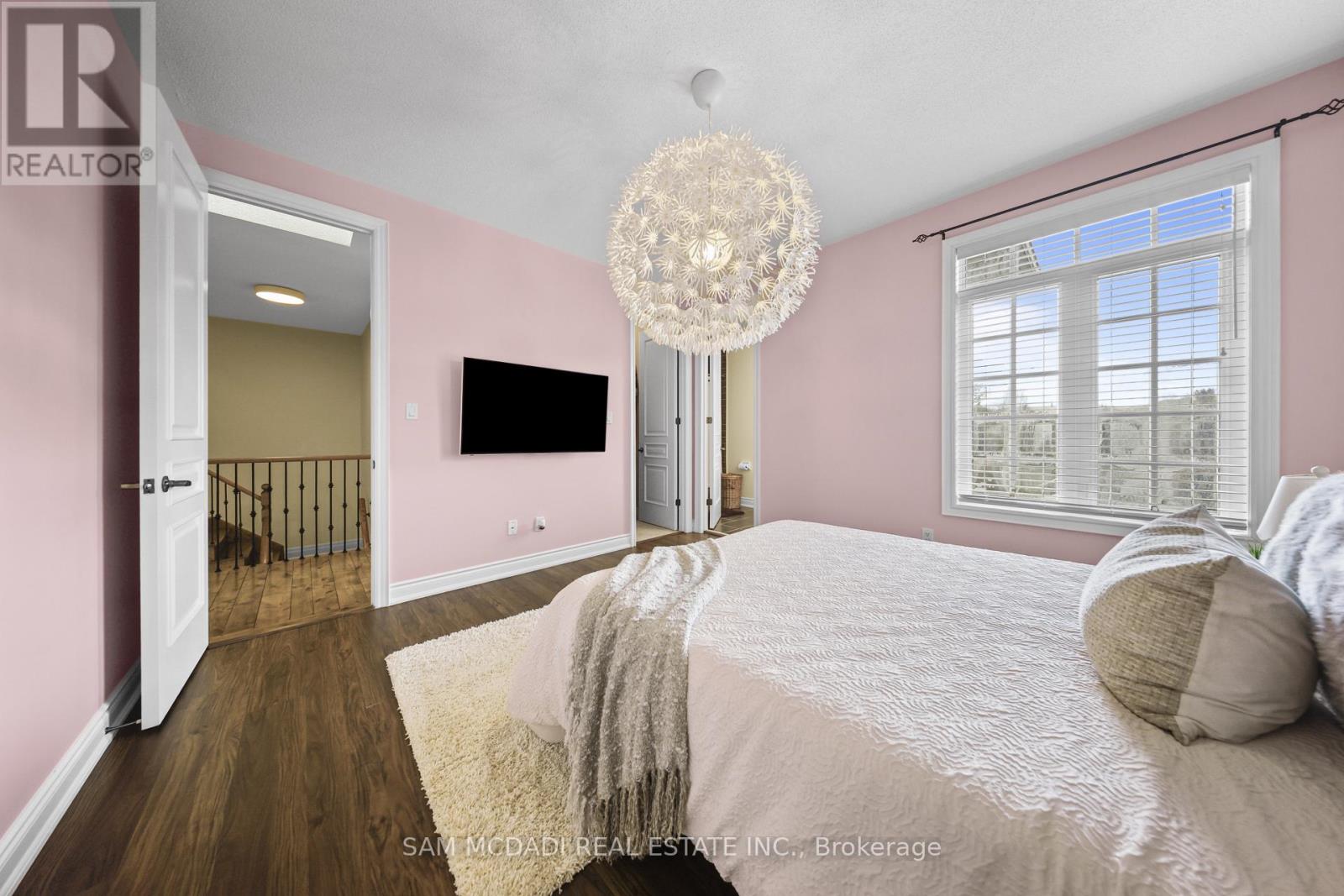 950 FREDONIA DRIVE - Image 29