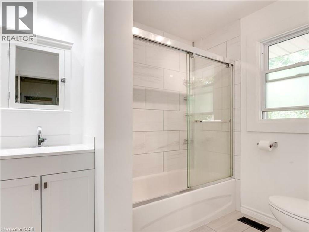 4 Bed, 2 Bath House for Rent in London – 48 MADEIRA Drive, London - Image 15