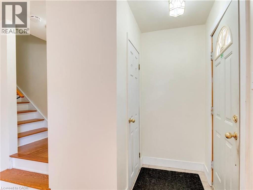 4 Bed, 2 Bath House for Rent in London – 48 MADEIRA Drive, London - Image 4