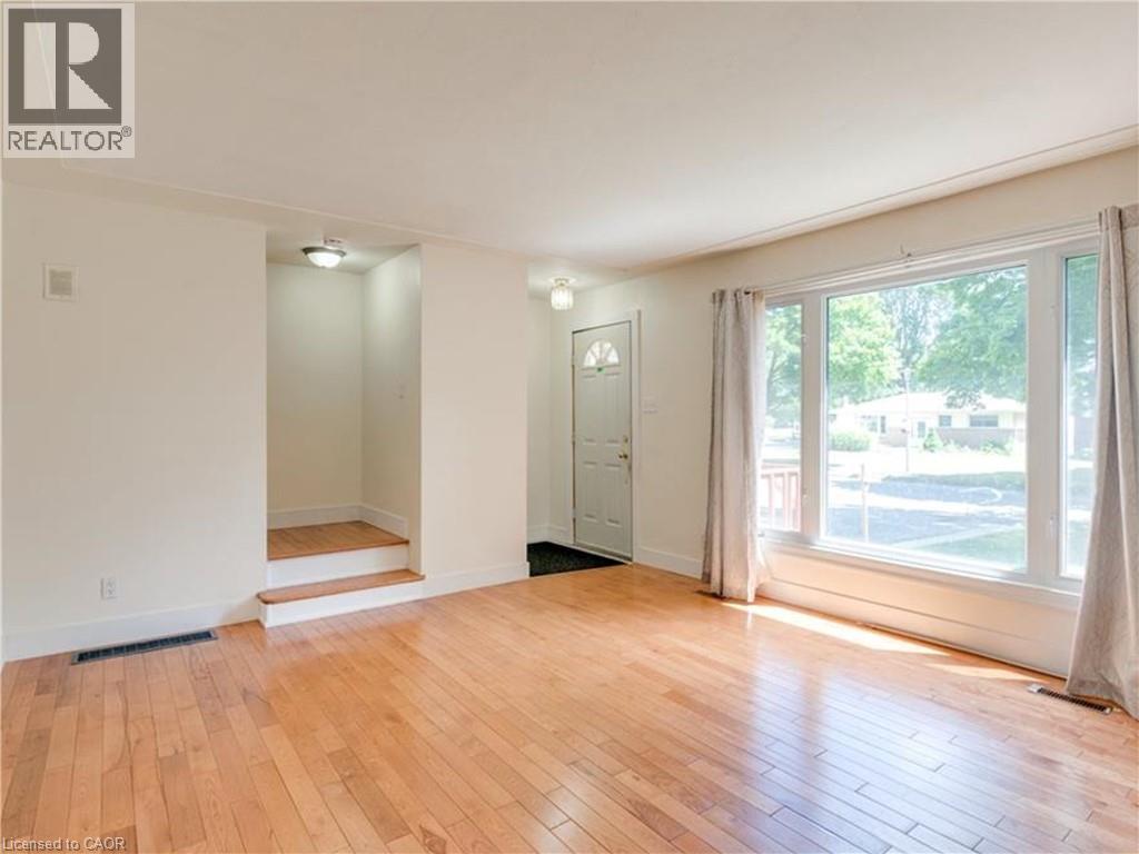 4 Bed, 2 Bath House for Rent in London – 48 MADEIRA Drive, London - Image 6