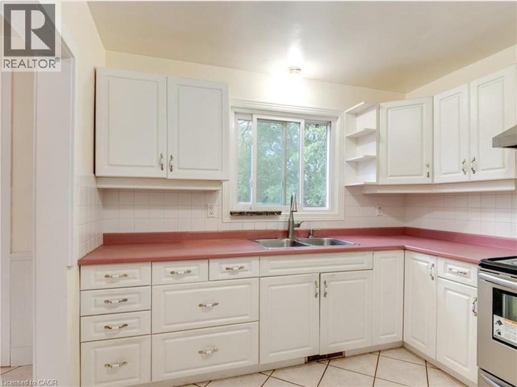 4 Bed, 2 Bath House for Rent in London – 48 MADEIRA Drive, London - Image 9