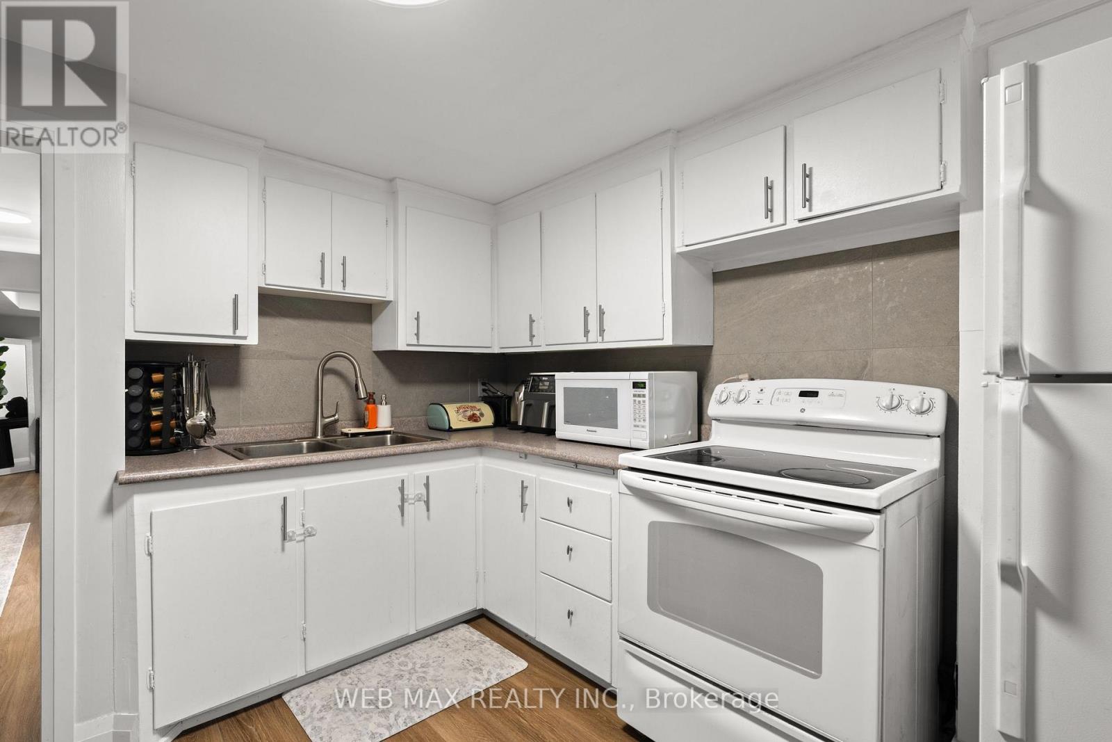 14 HOWARTH AVENUE - Image 27