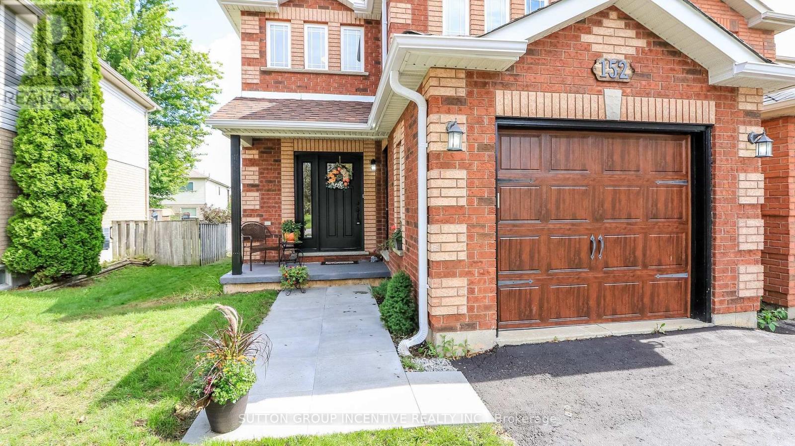 152 JULIA CRESCENT - 1
