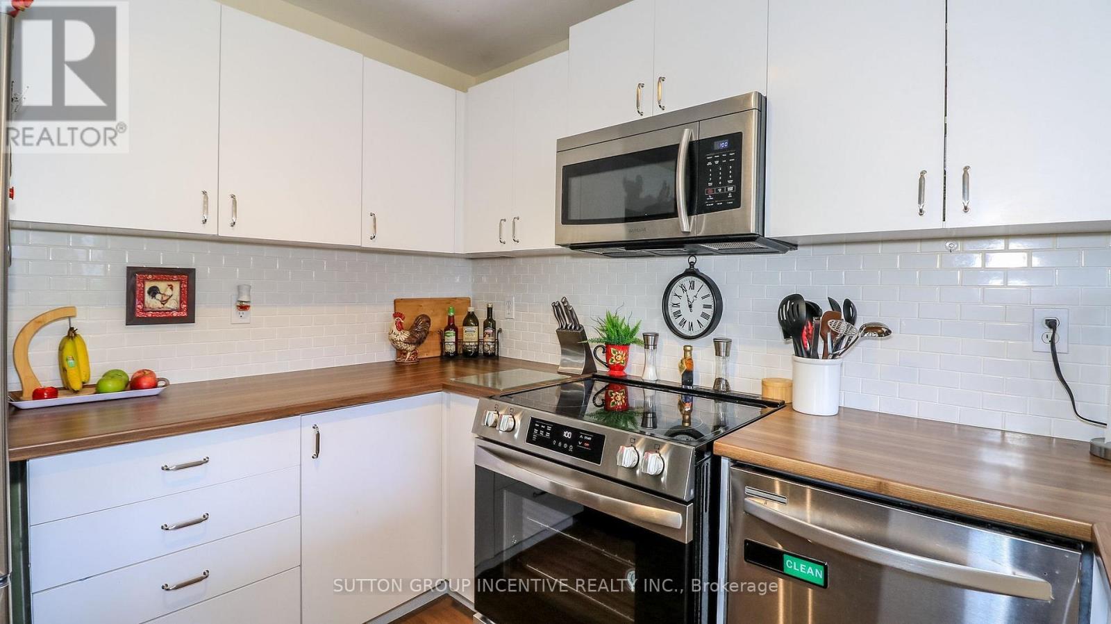 152 JULIA CRESCENT - 8