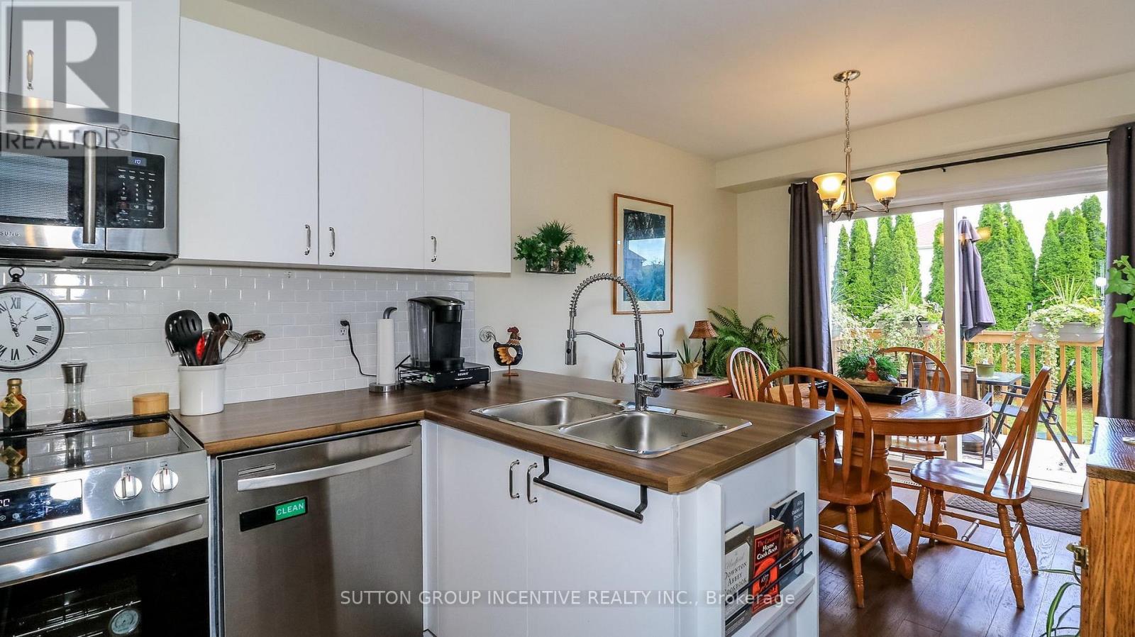 152 JULIA CRESCENT - 9