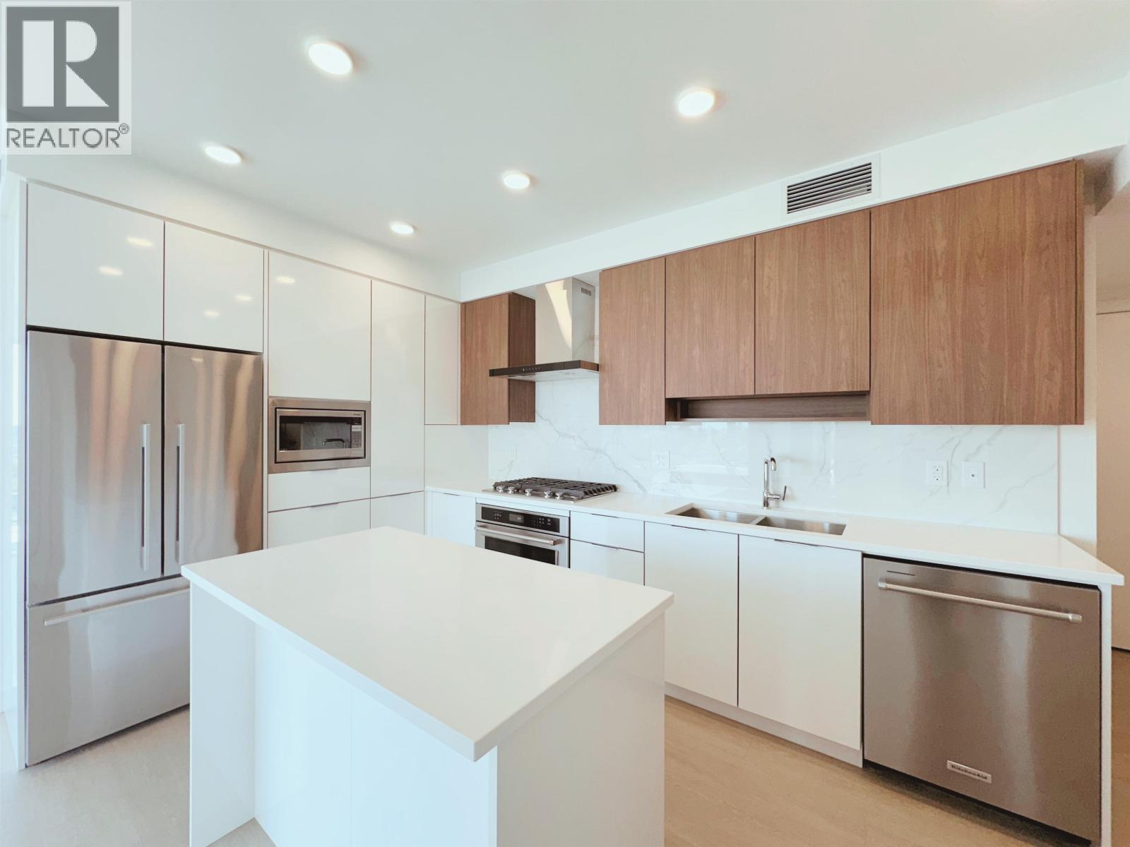 #601 7799 PARK CRESCENT, Burnaby, British Columbia, V3N0J7, Burnaby, British Columbia — photo 2 of 5
