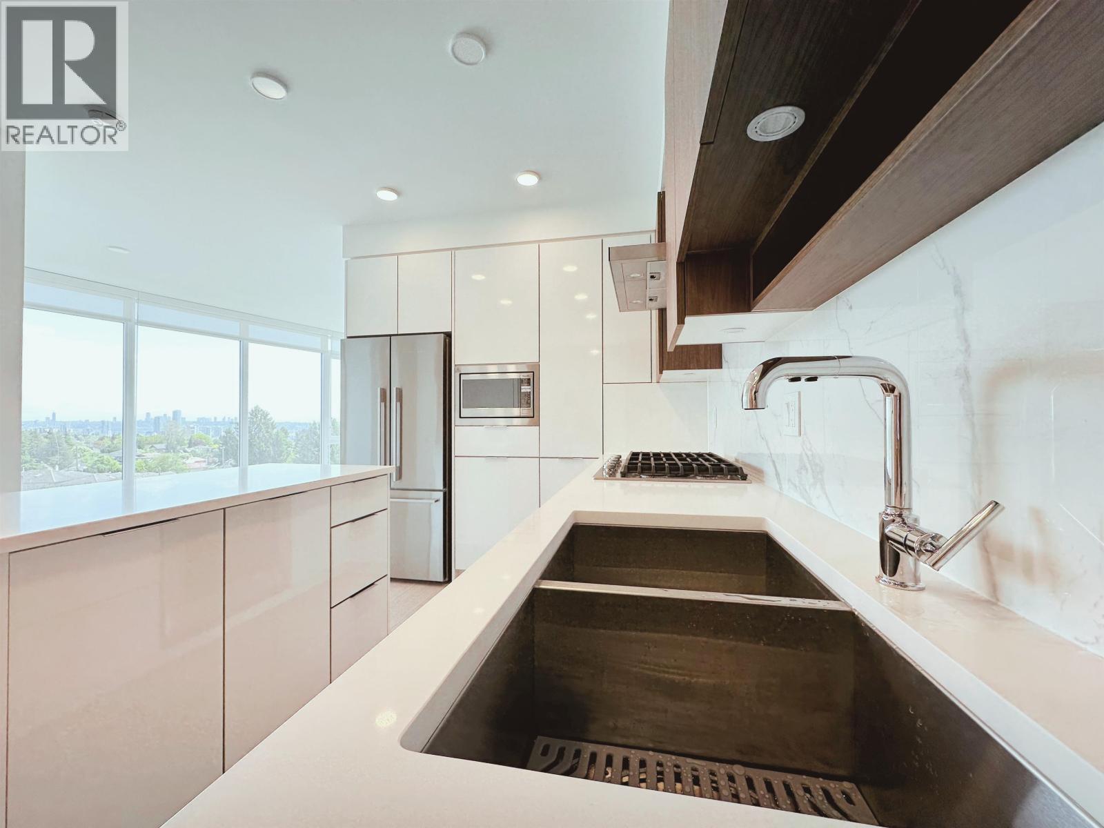 #601 7799 PARK CRESCENT, Burnaby, British Columbia, V3N0J7, Burnaby, British Columbia — photo 3 of 5