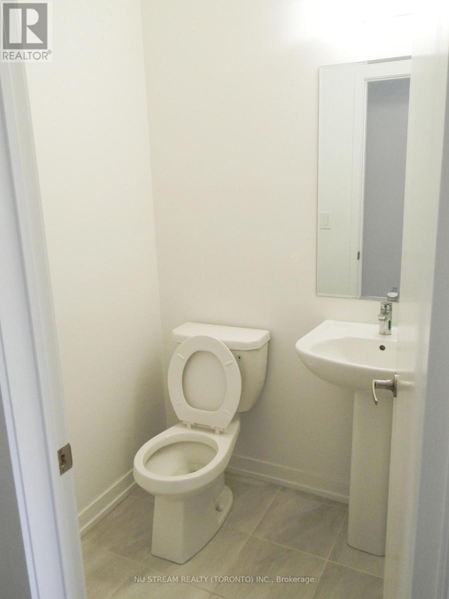 208 Harding Park Street, Newmarket (Glenway Estates), Ontario, L3Y0E3, Newmarket (Glenway Estates), Ontario — photo 4 of 5