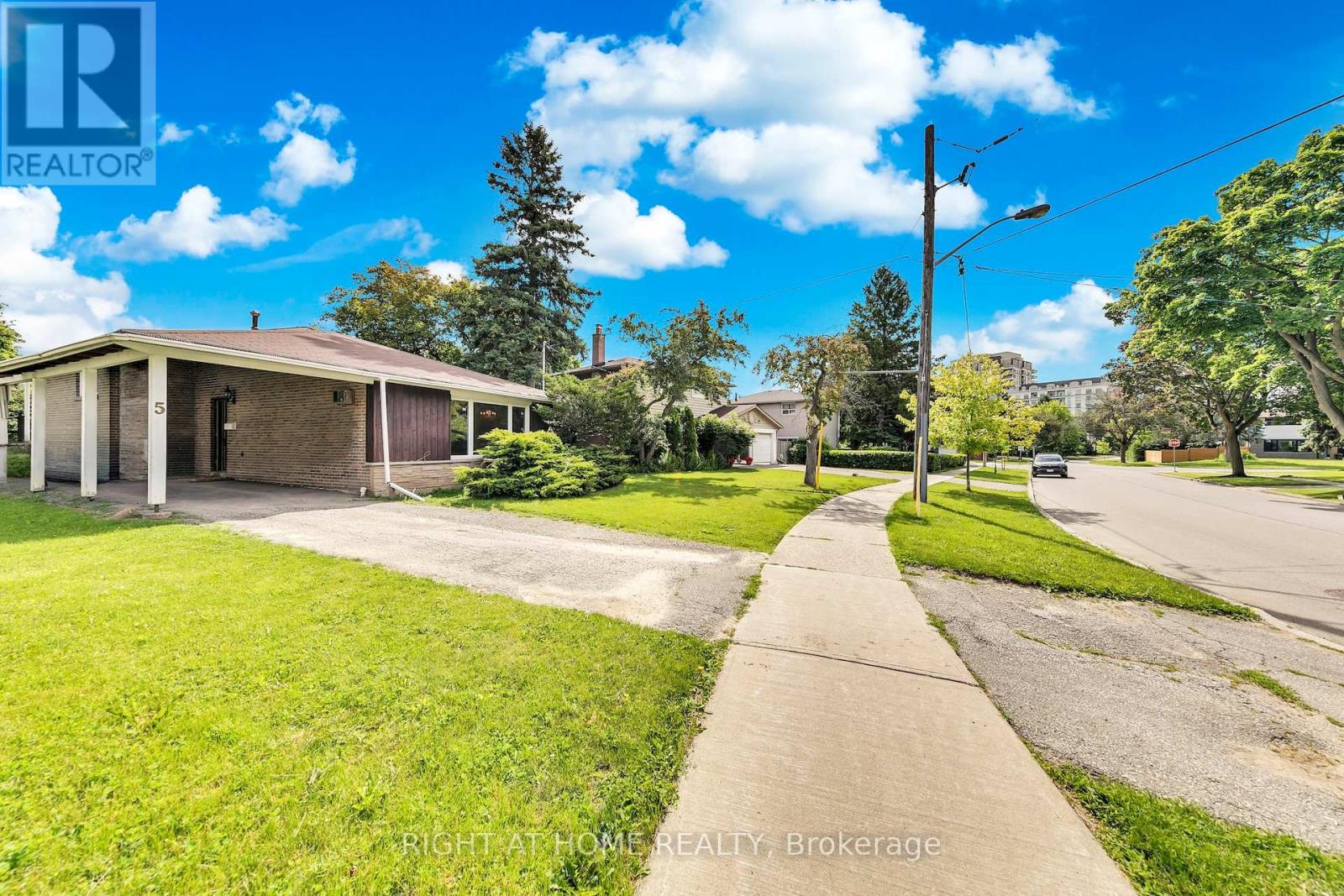 5 Clareville Crescent, Toronto (Don Valley Village), Ontario, M2J2B9, Toronto (Don Valley Village), Ontario — photo 2 of 5