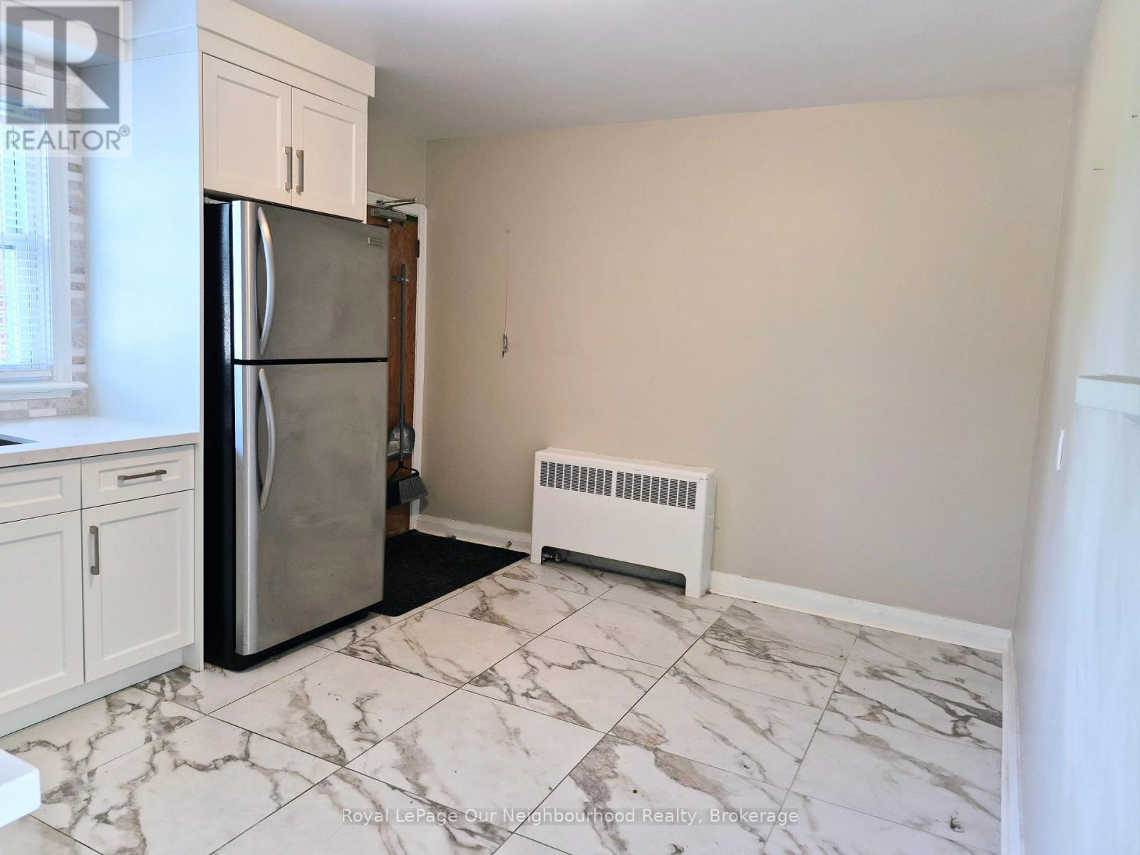 #2 855 Simcoe Street North, Oshawa (Centennial), Ontario, L1G4W1, Oshawa (Centennial), Ontario — photo 3 of 5