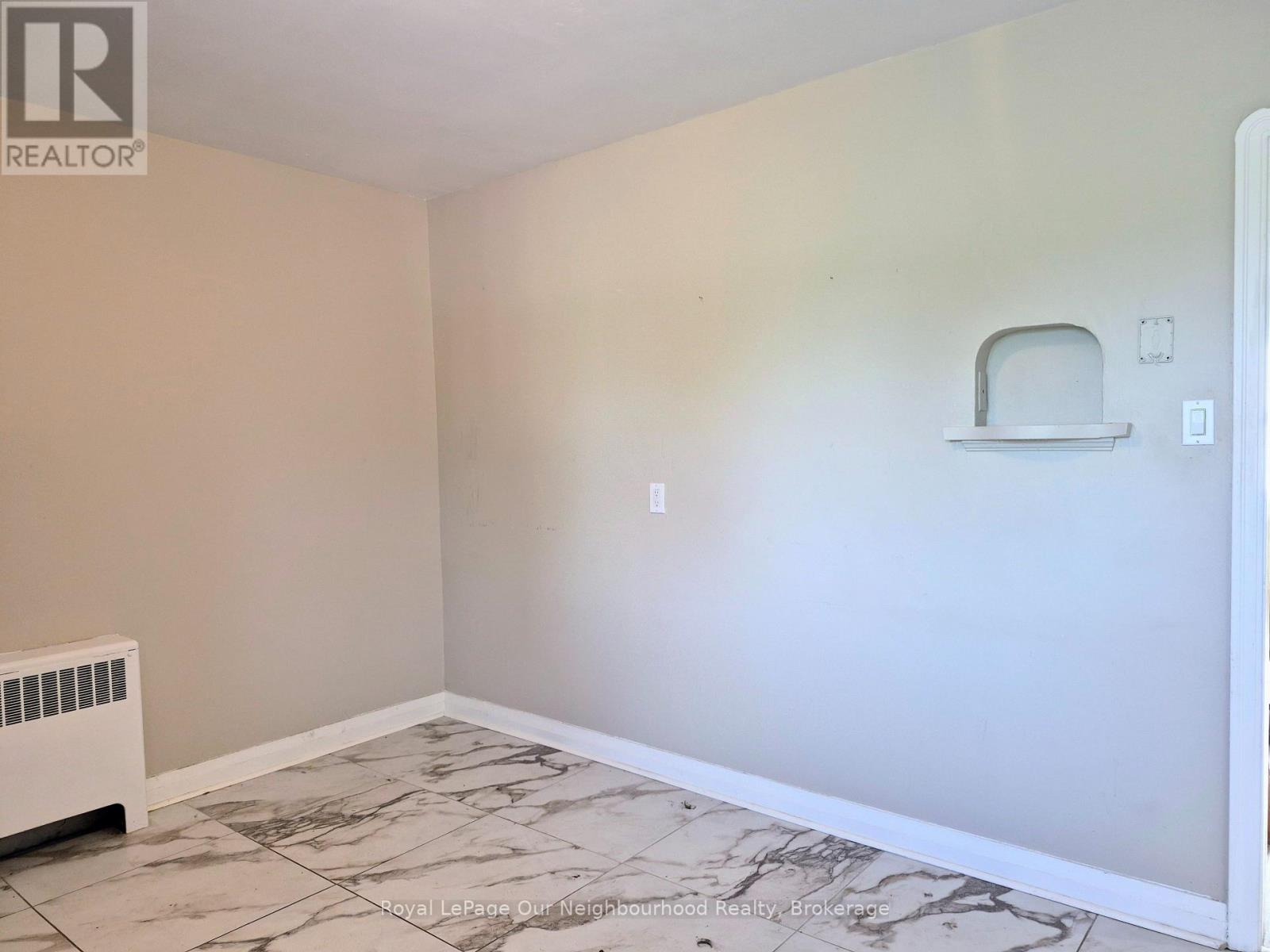 #2 855 Simcoe Street North, Oshawa (Centennial), Ontario, L1G4W1, Oshawa (Centennial), Ontario — photo 4 of 5
