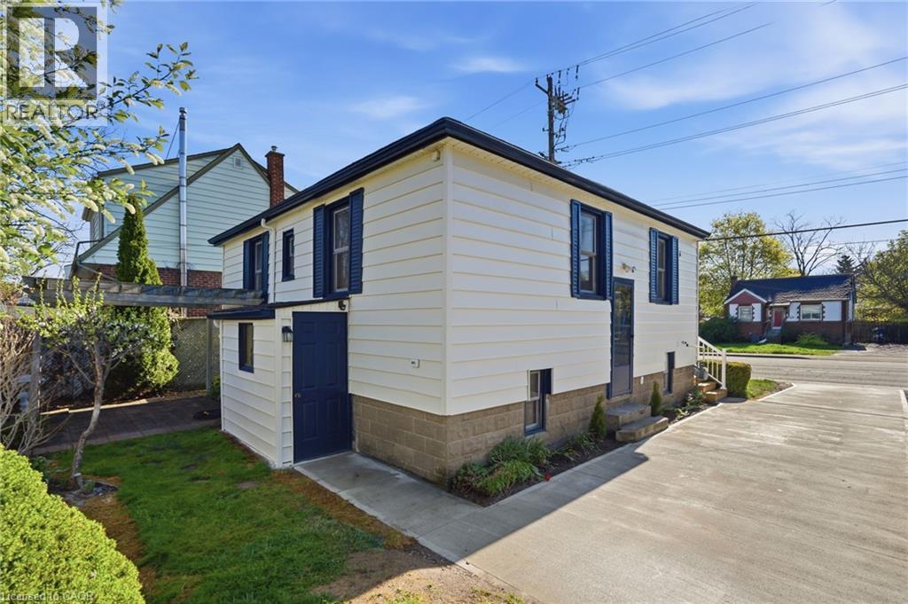 894 Garth Street — photo 37