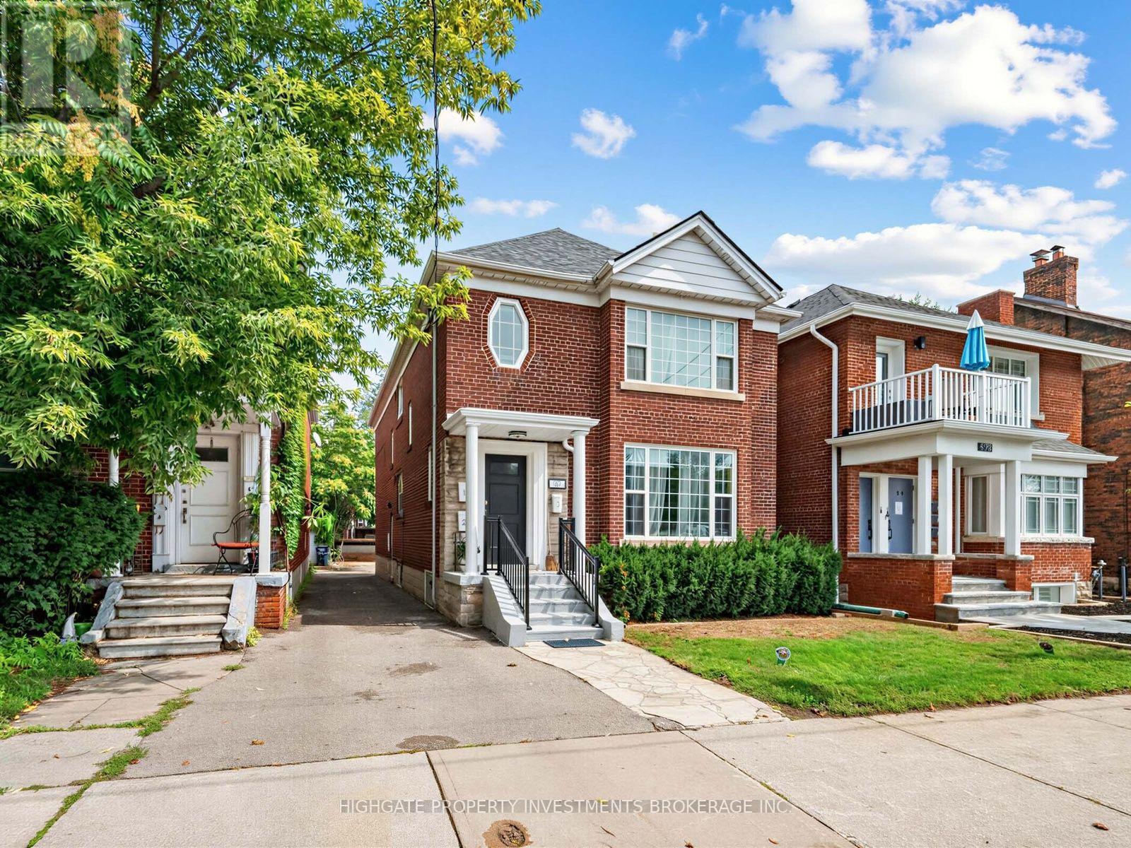 Photo of 981 Avenue Road