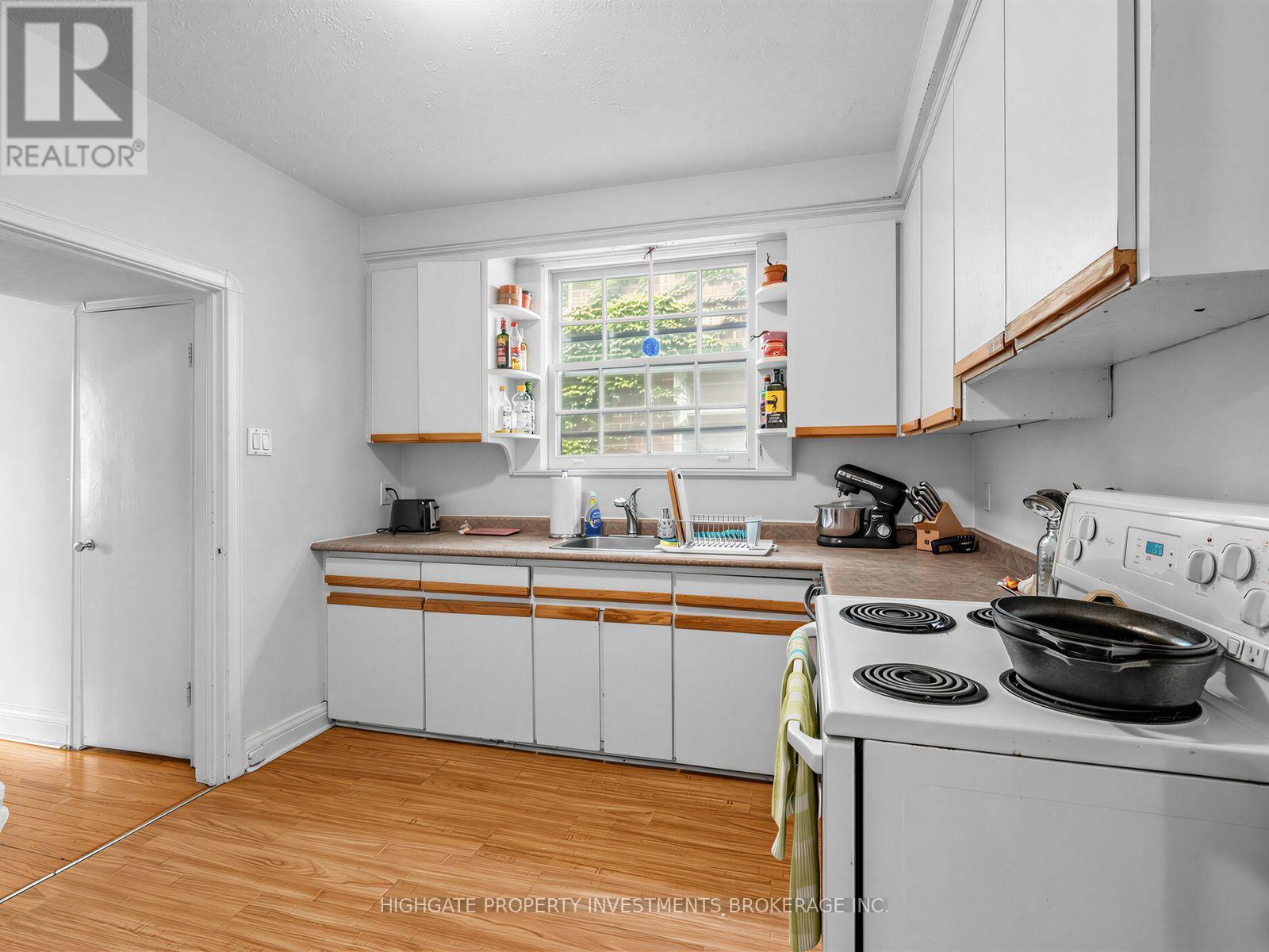 981 AVENUE ROAD - 10