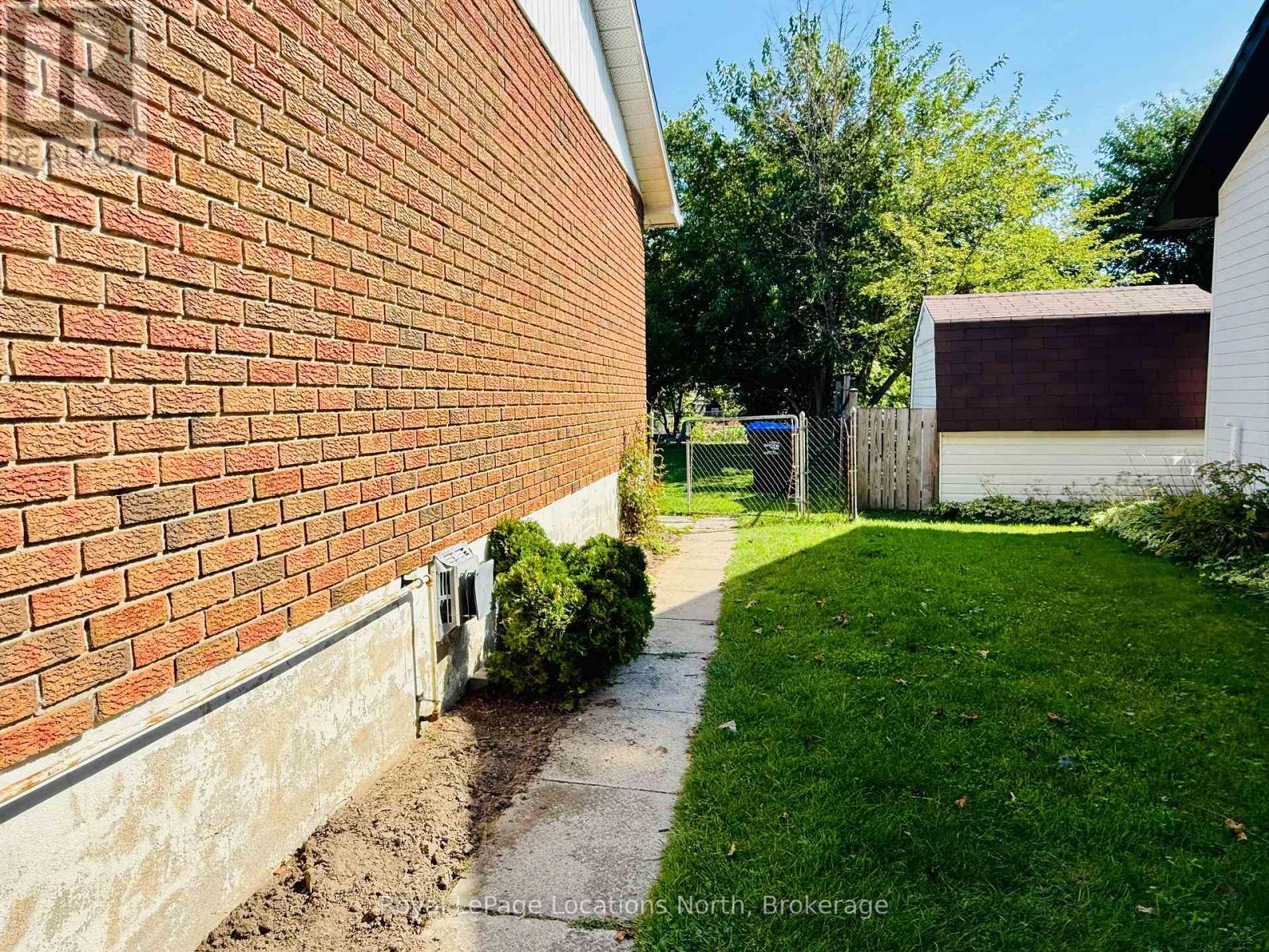 #Unit B 373 Peel Street, Collingwood, Ontario, L9Y3W5, Collingwood, Ontario — photo 3 of 5